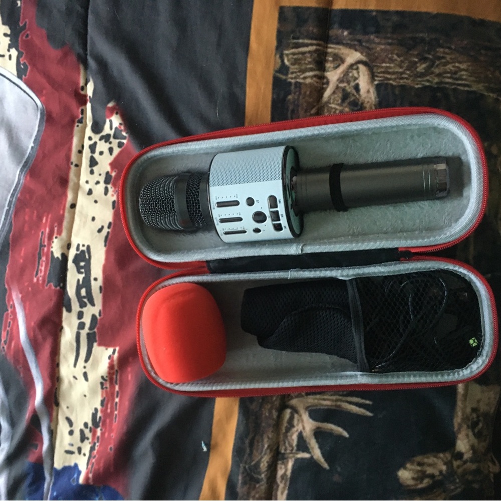 Karaoke Microphone with AUX speaker